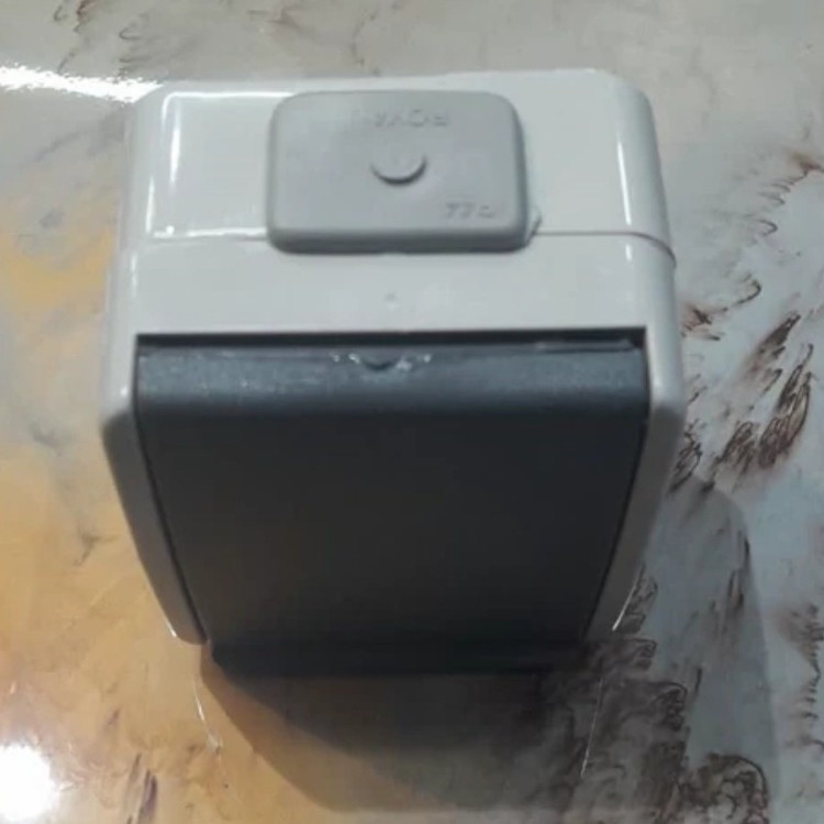 پریز روکار بارانی
