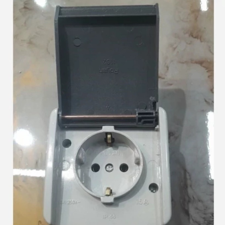 پریز روکار بارانی